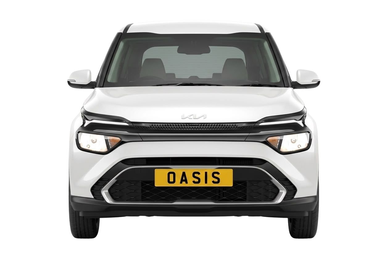 Kia Carens image 1