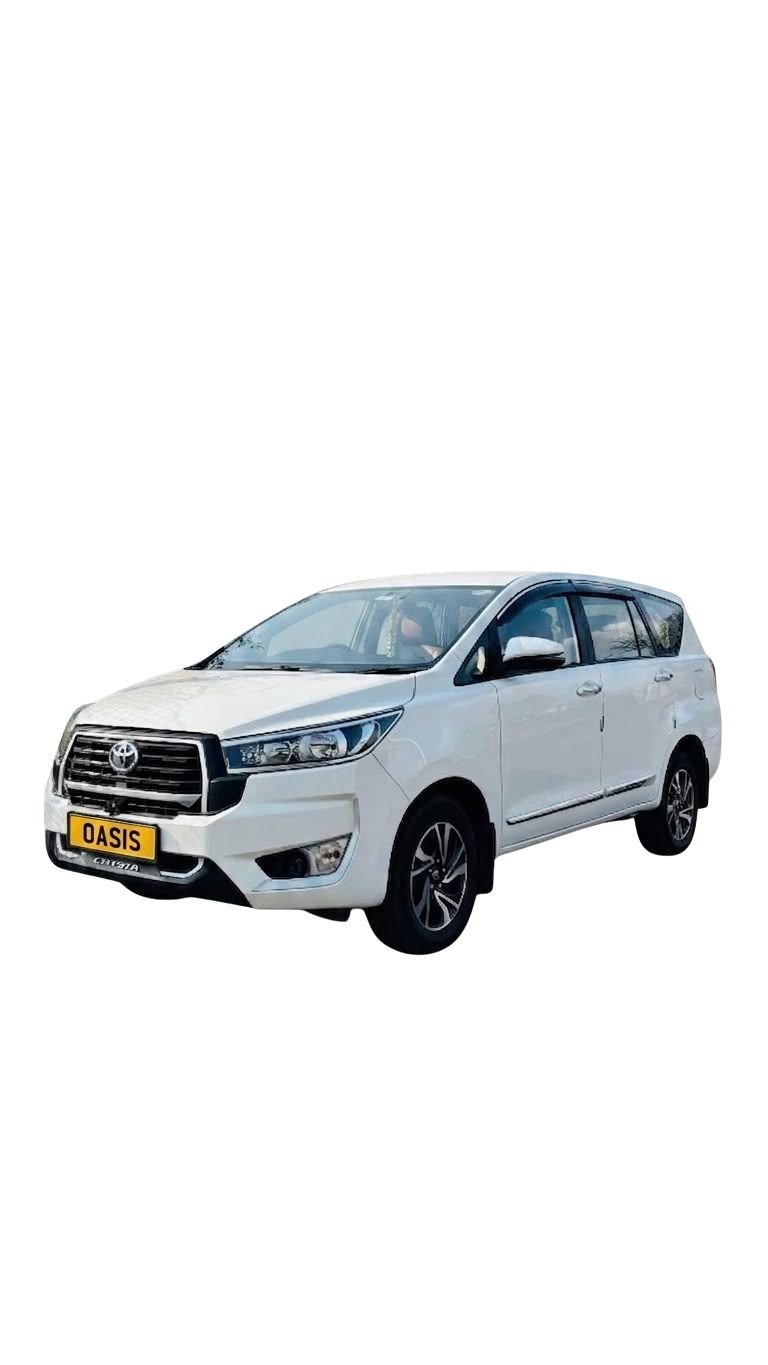 Toyota Innova Crysta image 2