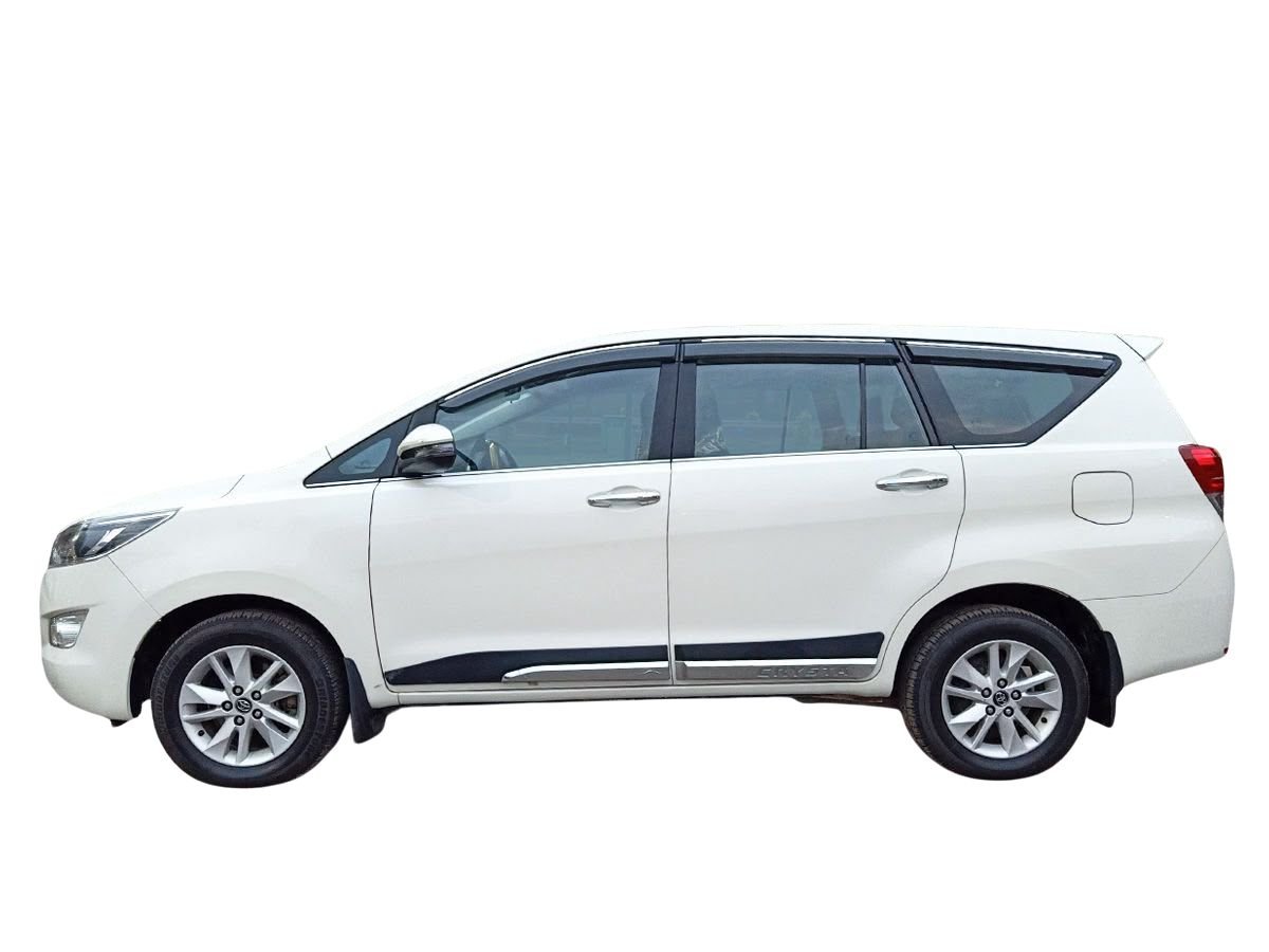 Toyota Innova Crysta image 3