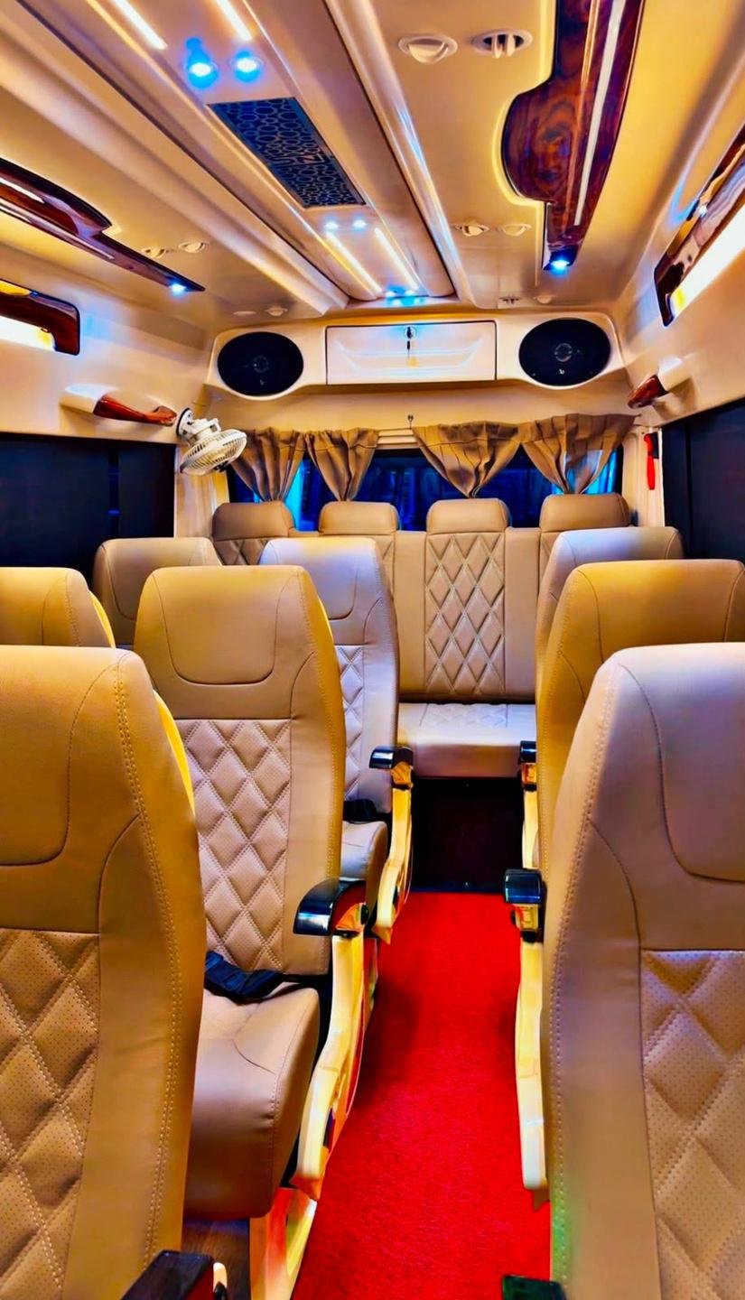 Tempo Traveller image 11