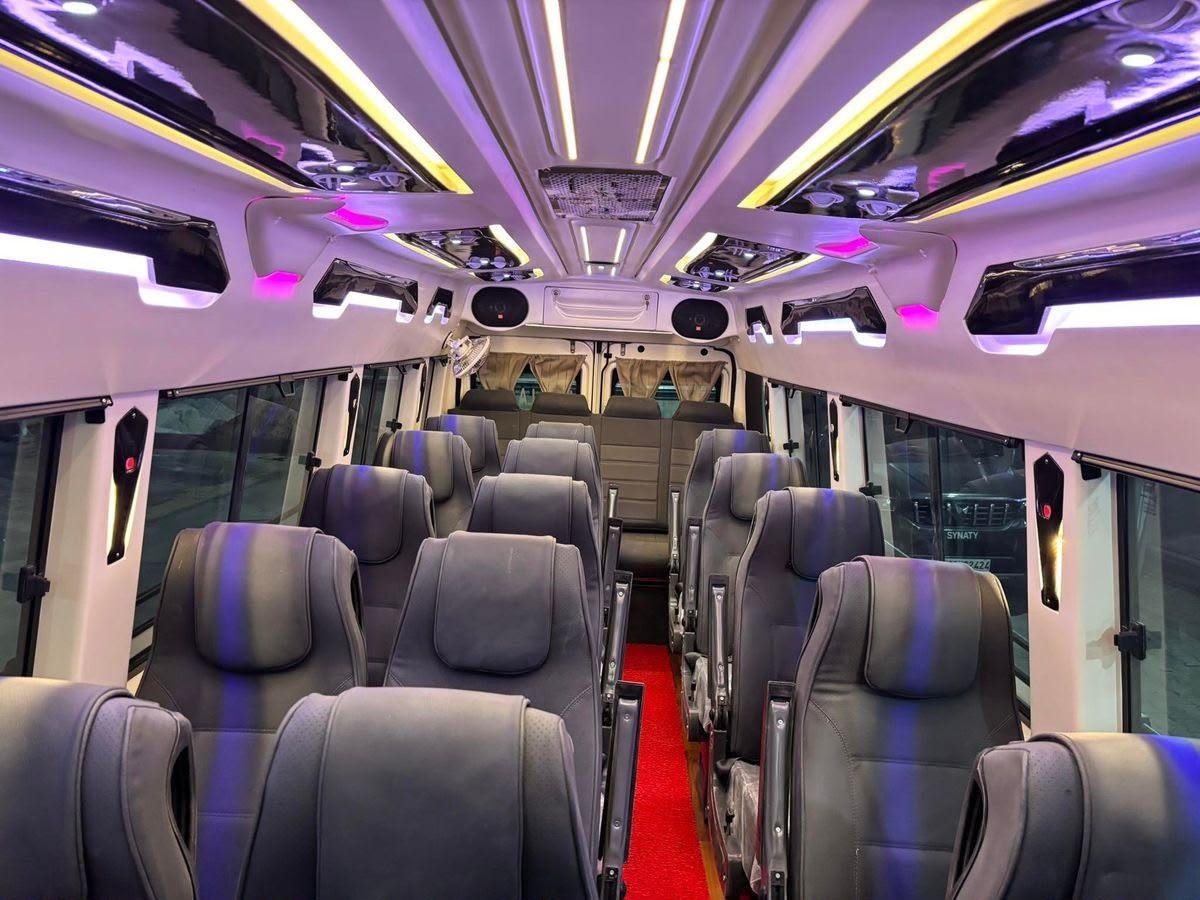 Tempo Traveller image 12
