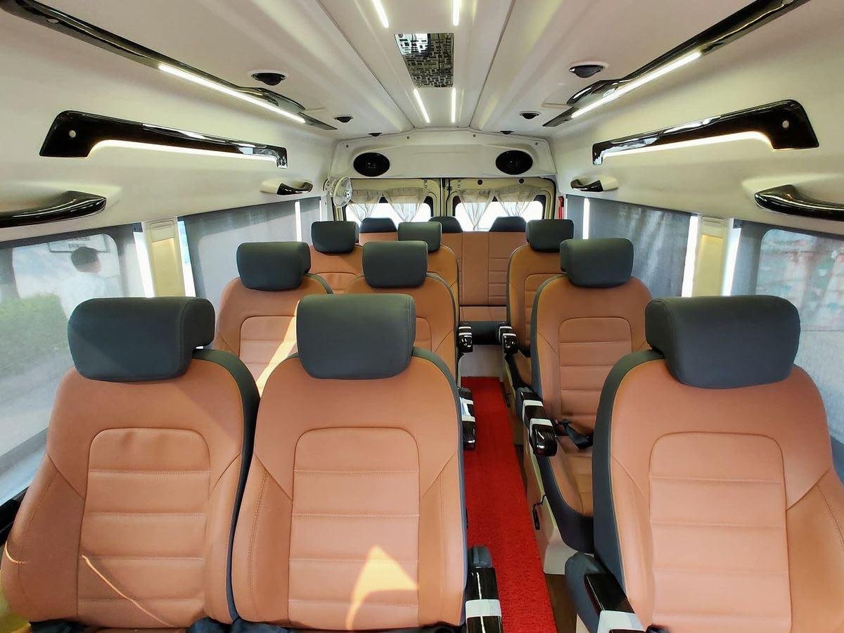 Tempo Traveller image 16